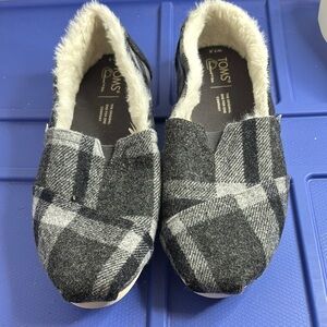 TOMS Black and Gray Plaid Slip-Ons with Faux Fur Sz 7.5 New Condition
